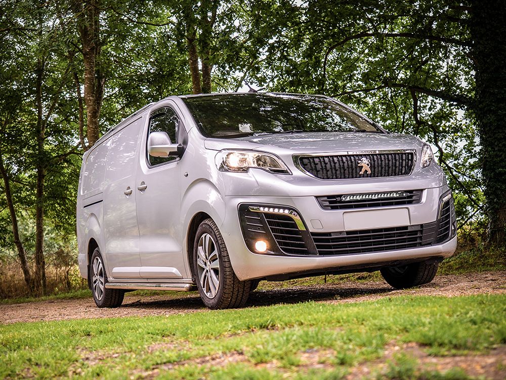 LAZER LAMPS Peugeot Expert (2016-2023), Vauxhall/Opel Vivaro (2019-Present) & Citroen Dispatch (2016-2023) - Grille Mount Kit (includes: 1x Linear-18 Standard, 1x Grille Mount Brackets, 1x 1L-LP-120)