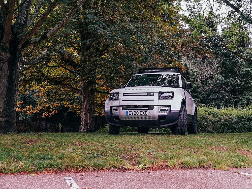 LAZER LAMPS Land Rover Defender (2020-Present) - Grille Mount Kit (includes: 1x Linear-18 Std, 1x Grille Mount Brackets, 1x 1L-LP-120)