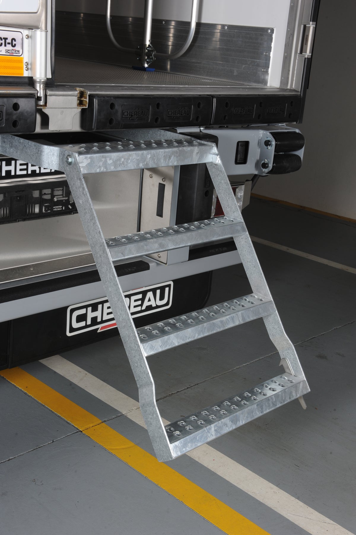 Backstep Ladder 440mm Rear Step Ladder -Drop Down | Chereau | Truck Parts | Truckstop Group