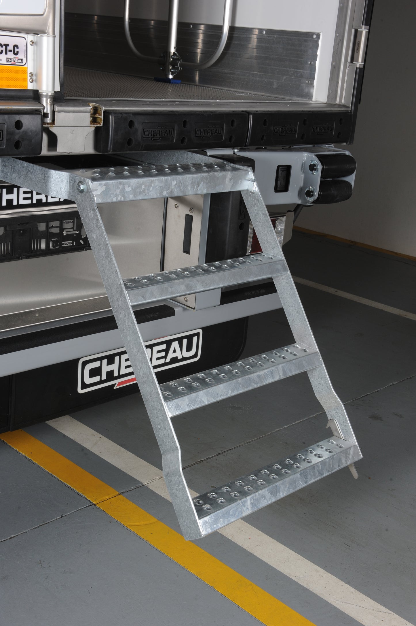680mm Rear Step Ladder