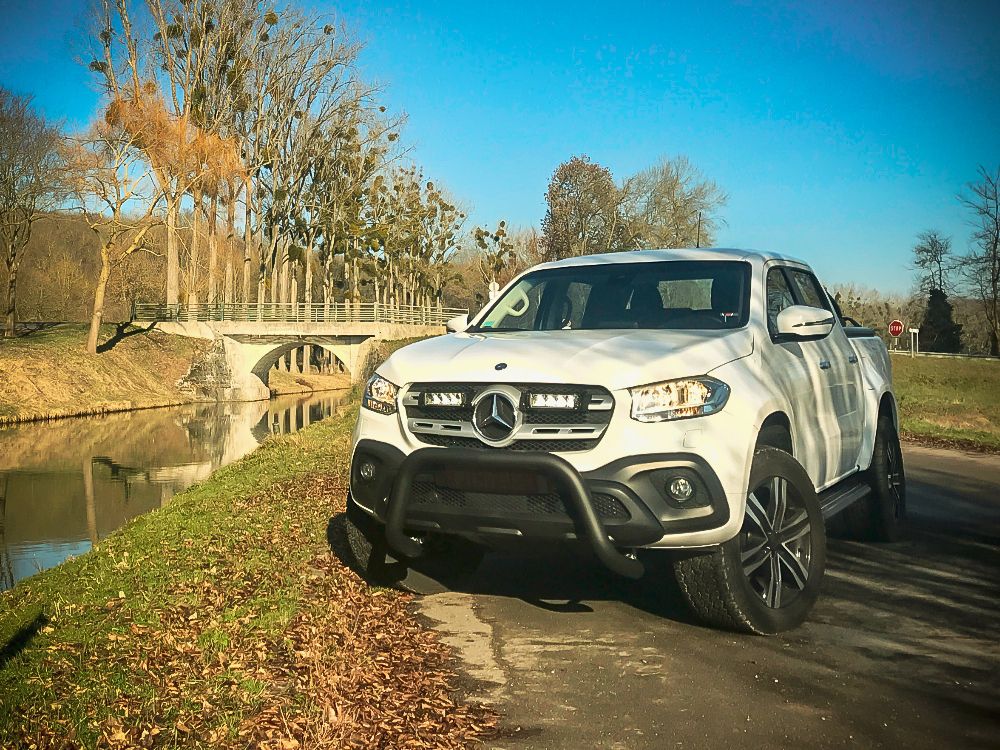 LAZER LAMPS Mercedes X-Class (2017-2020) - Grille Mount Kit (includes: 2x Triple-R 750 Elite (Gen2), 1x Grille Mount Brackets, 1x 2L-LP-120)