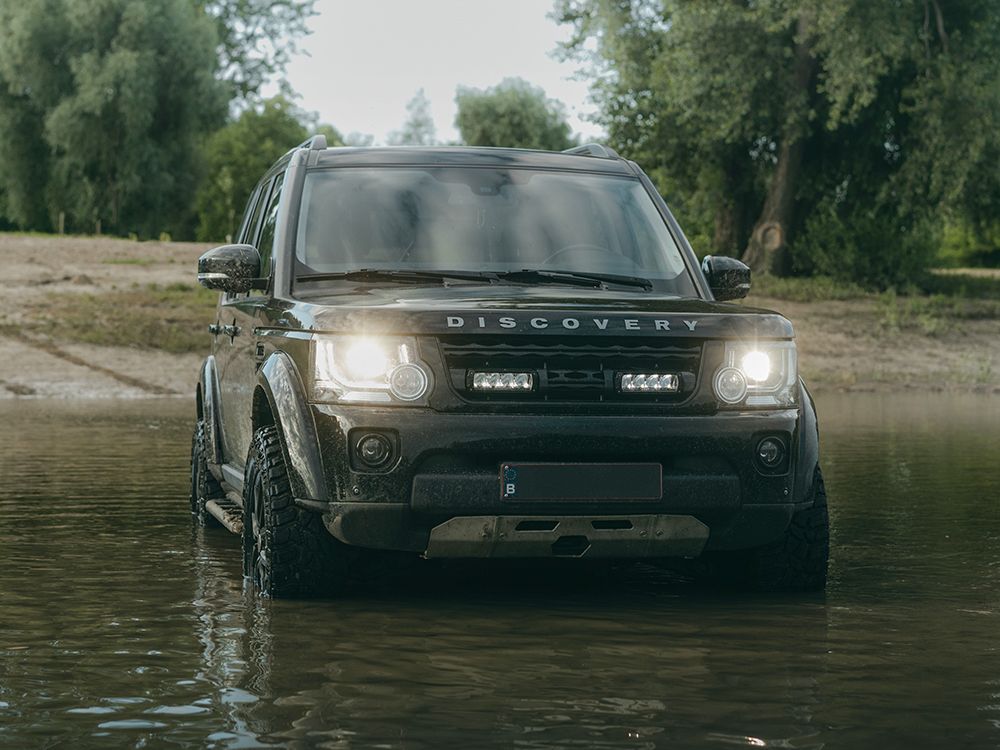 LAZER LAMPS Land Rover Discovery4 (2014-2016) - Grille Mount Kit (includes: 2x Triple-R 750 Elite (Gen2), 1x Grille Mount Brackets, 1x 2L-LP-120)