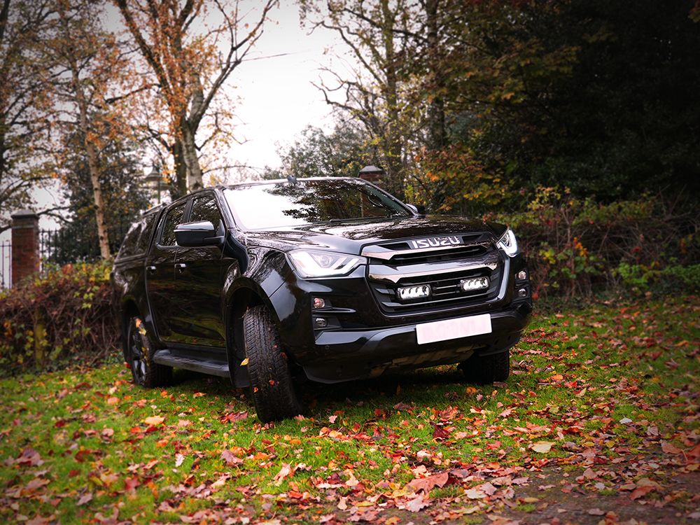 LAZER LAMPS Isuzu D-Max (2023+) Grille Mount Kit (includes: 2 x Triple-R 750 Beacon, 1 x GM-DMAX-02K, 1 x 2L-LP-6C-120)