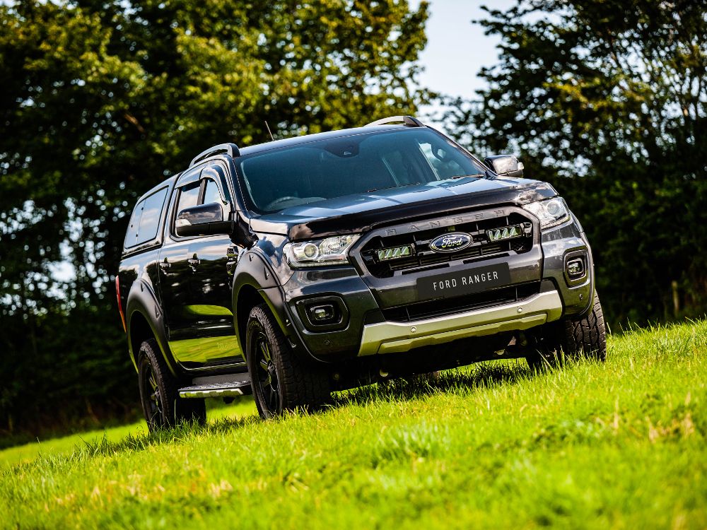 LAZER LAMPS Ford Ranger (2019-2022) - Grille Mount Kit (includes: 2x Triple-R 750 Std (Gen2), 1x Grille Mount Brackets, 1x 2L-LP-PL-120)