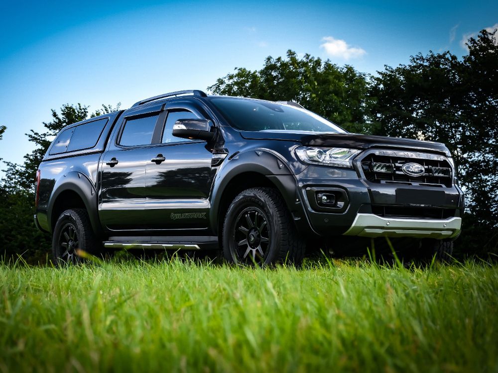 LAZER LAMPS Ford Ranger (2019-2022) - Grille Mount Kit (includes: 2x Triple-R 750 Std (Gen2), 1x Grille Mount Brackets, 1x 2L-LP-PL-120)