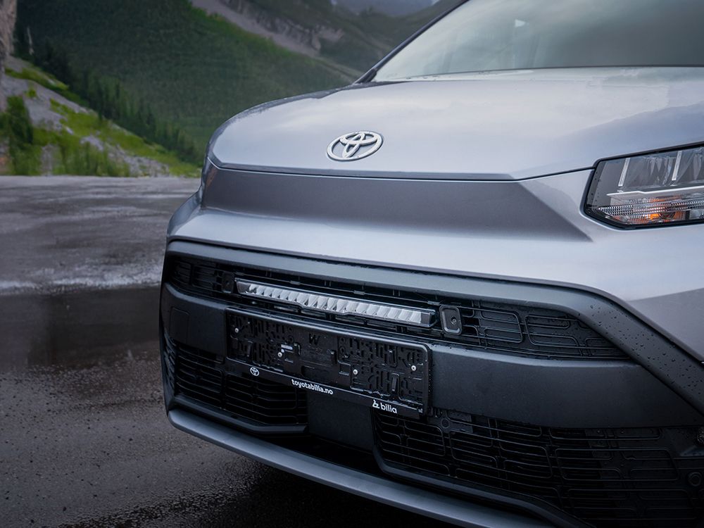 LAZER LAMPS Toyota Proace City (2023+) Grille Mount Kit (includes: (includes: 1x Glide Elite, 1x Grille Mount Brackets, 1x 1L-LP-120)