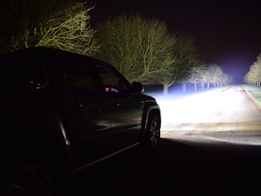 LAZER LAMPS VW Amarok (2010-2015) - Grille Mount Kit (includes: 2x Triple-R 750 Beacon, 1x Grille Mount Brackets, 1x 2L-LP-6C-120)